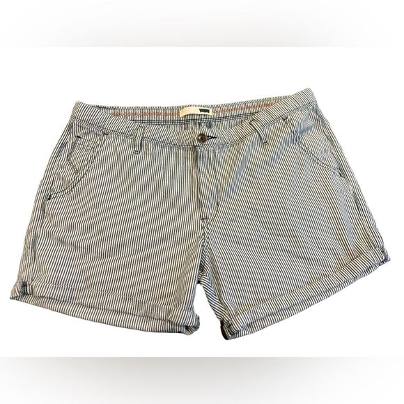 Levi's striped high rise cuffed shorts - size 32 - Picture 1 of 4
